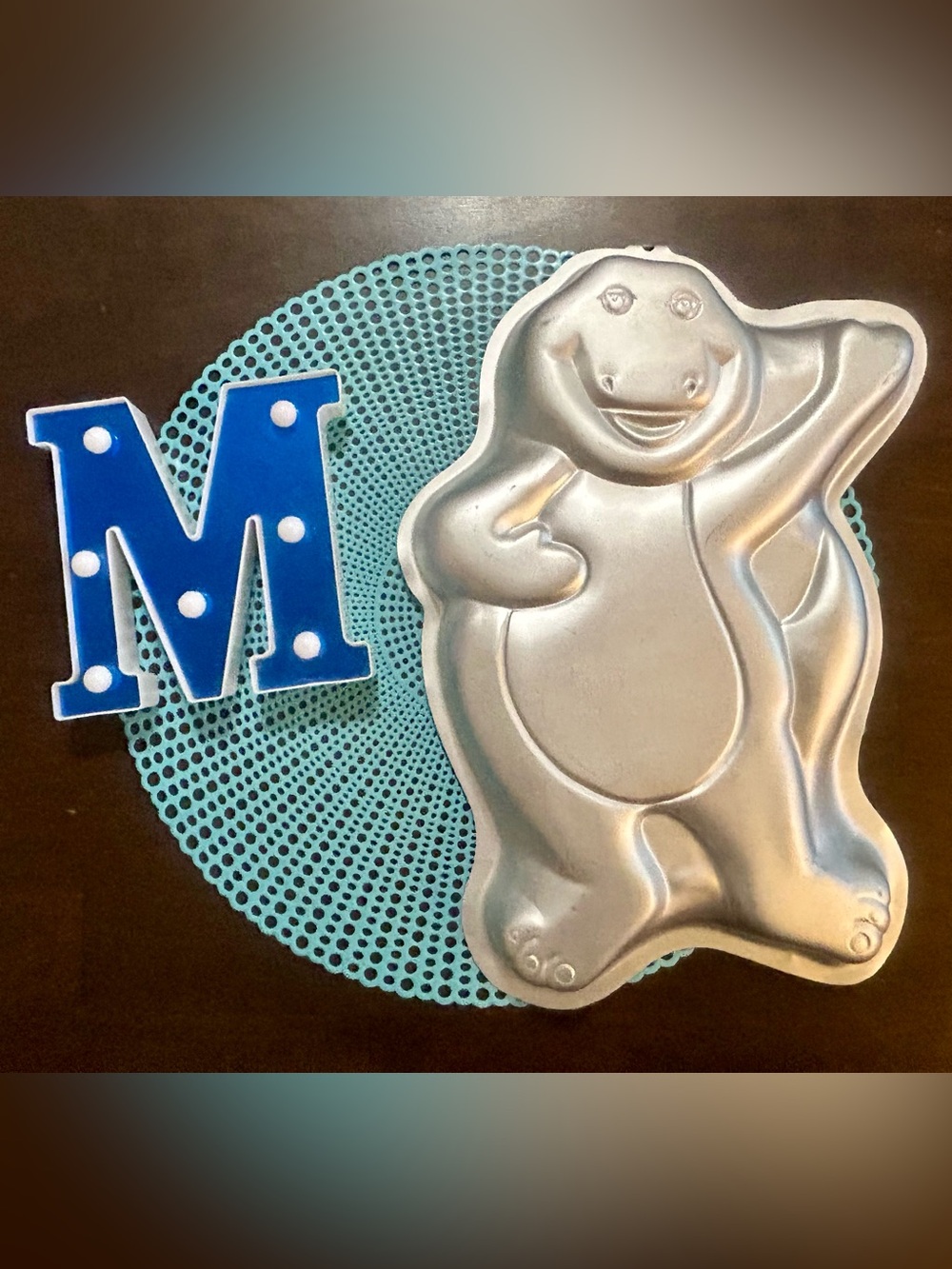 WILTON BARNEY CAKE PAN Purple Dinosaur Mold 1993 Standing Birthday #2105-6713